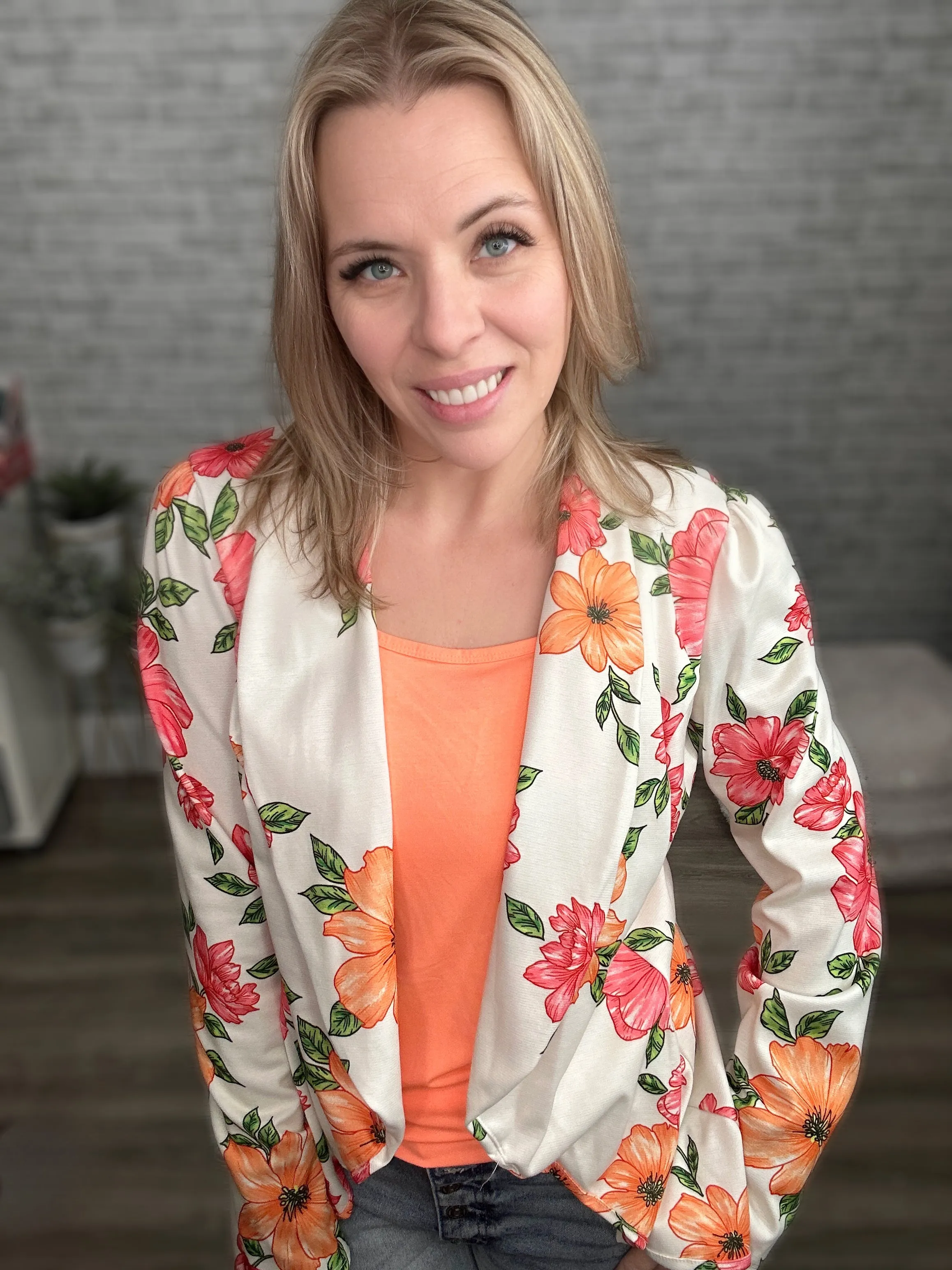 Stretchy Figure Flattering Blazer - White Floral